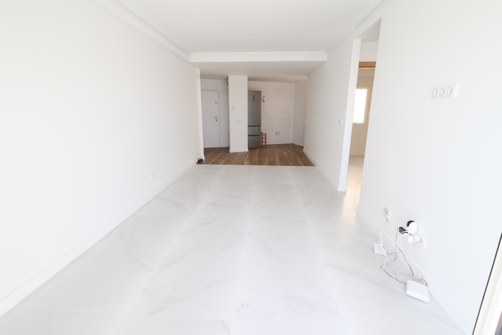 ÁTICO TURÍSTICO REFORMADO CON SOLÁRIUM PRIVADO DE 58 M², GARAJE Y TRASTERO EN AGUA MARINA