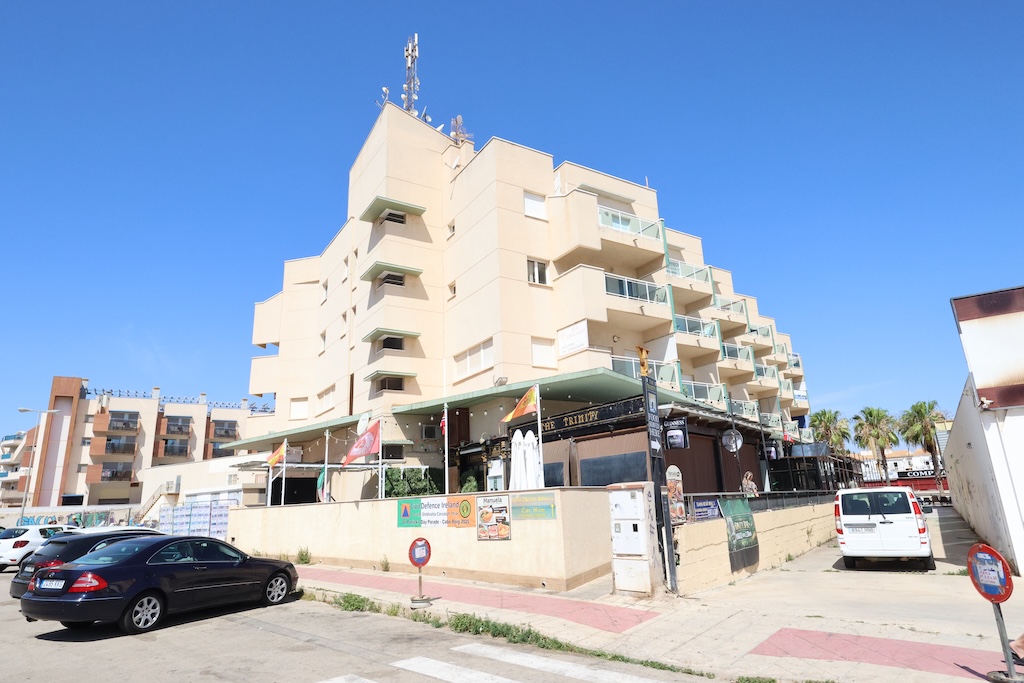 ÁTICO TURÍSTICO REFORMADO CON SOLÁRIUM PRIVADO DE 58 M², GARAJE Y TRASTERO EN AGUA MARINA