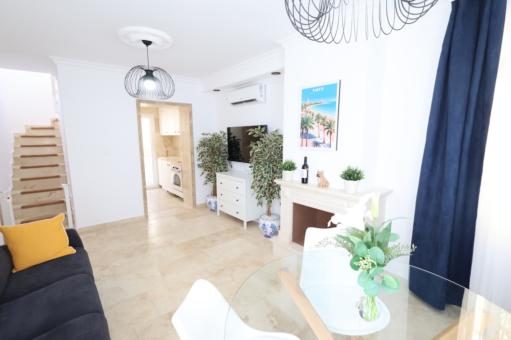 CHALET INDEPENDIENTE ORIENTACIÓN SUR CON 3 TERRAZAS Y PISCINA EN VILLAMARTÍN
