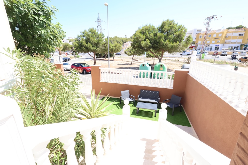 CHALET INDEPENDIENTE ORIENTACIÓN SUR CON 3 TERRAZAS Y PISCINA EN VILLAMARTÍN