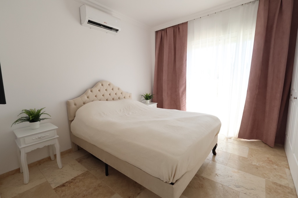 CHALET INDEPENDIENTE ORIENTACIÓN SUR CON 3 TERRAZAS Y PISCINA EN VILLAMARTÍN
