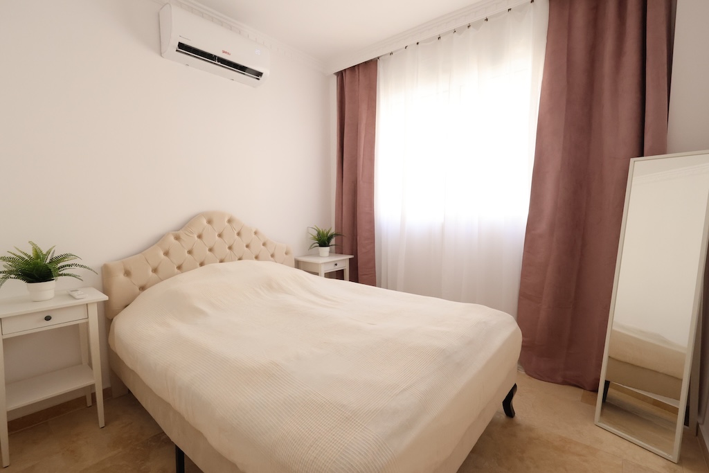 CHALET INDEPENDIENTE ORIENTACIÓN SUR CON 3 TERRAZAS Y PISCINA EN VILLAMARTÍN