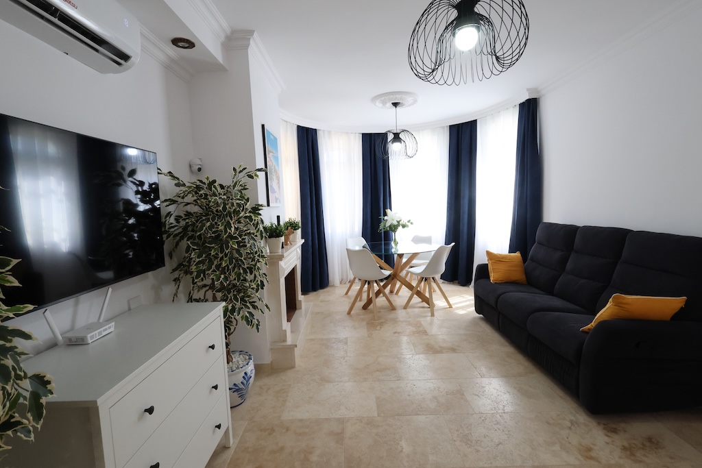 CHALET INDEPENDIENTE ORIENTACIÓN SUR CON 3 TERRAZAS Y PISCINA EN VILLAMARTÍN
