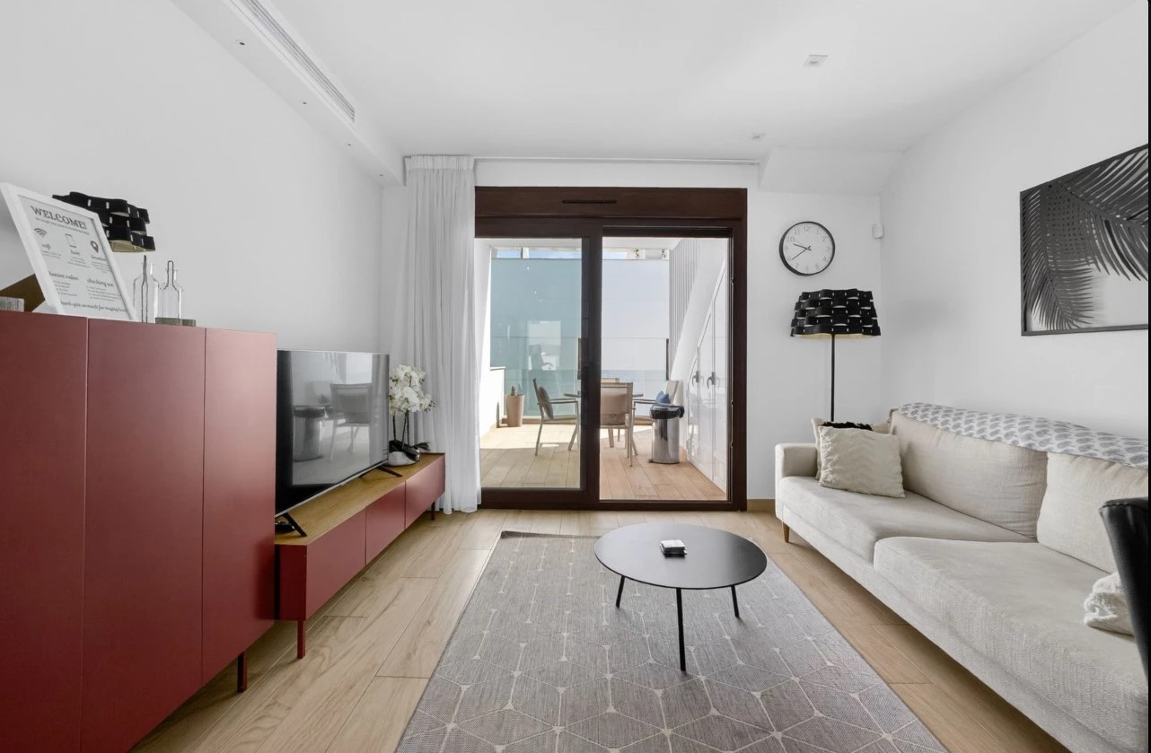 ÁTICO SEMINUEVO CON SOLÁRIUM DE 71 M², VISTAS A LAS SALINAS, PISCINA, GARAJE Y TRASTERO