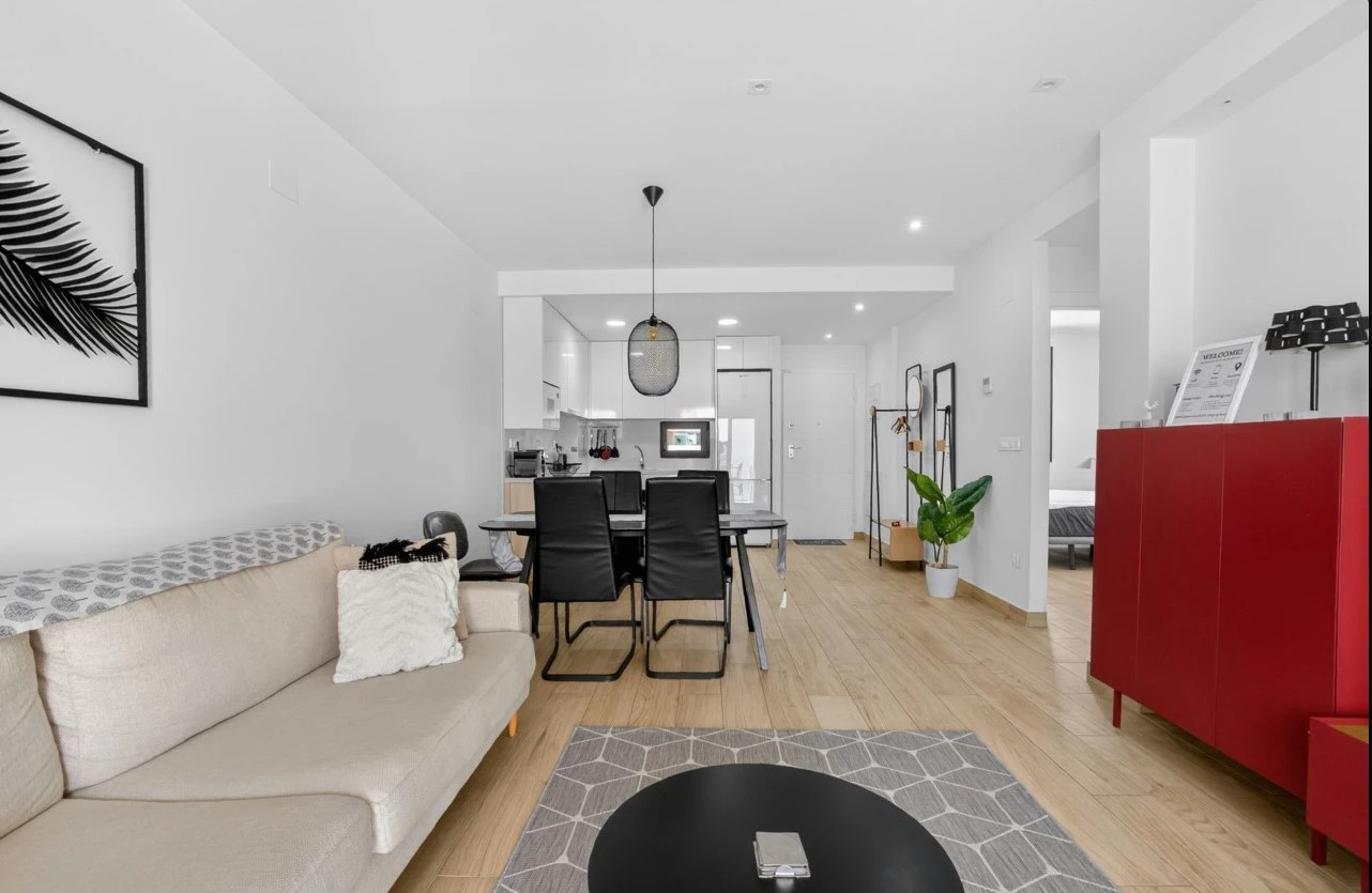 ÁTICO SEMINUEVO CON SOLÁRIUM DE 71 M², VISTAS A LAS SALINAS, PISCINA, GARAJE Y TRASTERO
