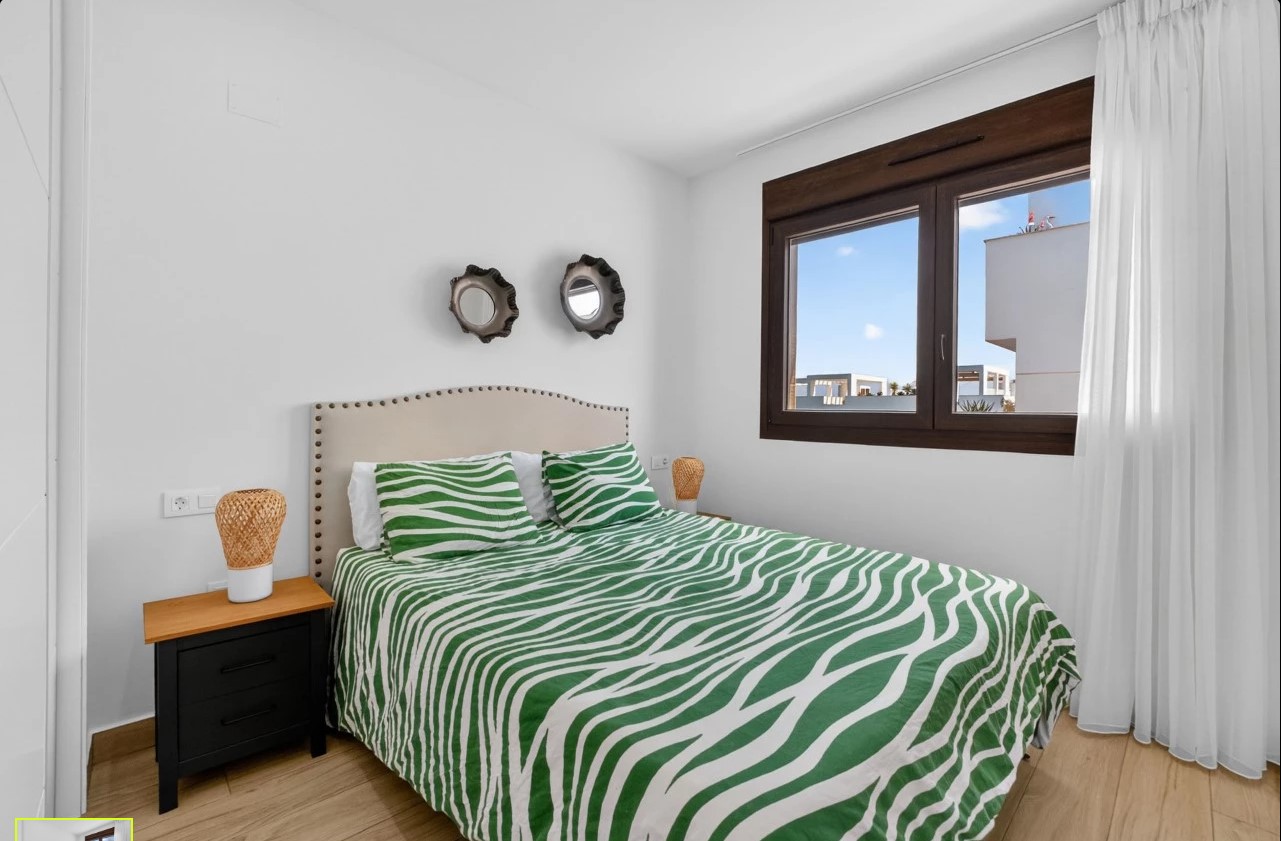 ÁTICO SEMINUEVO CON SOLÁRIUM DE 71 M², VISTAS A LAS SALINAS, PISCINA, GARAJE Y TRASTERO