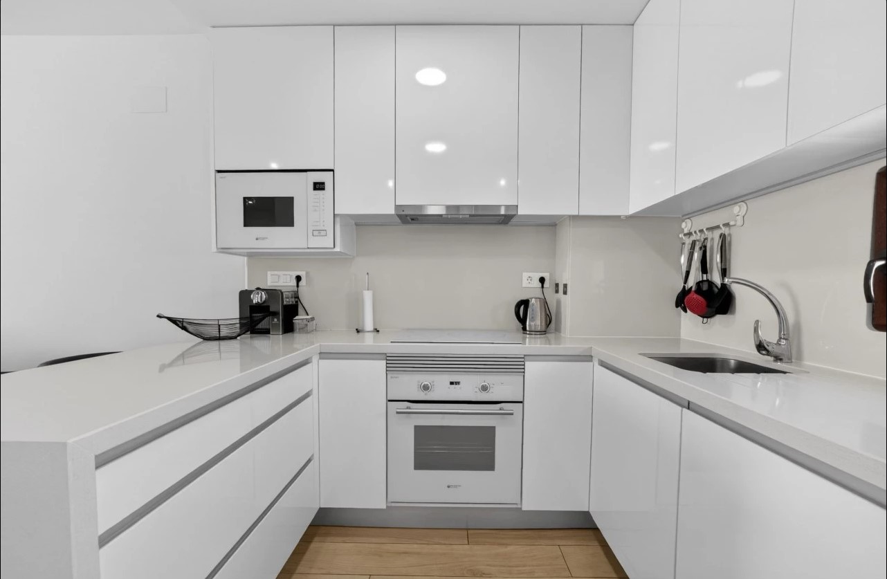 ÁTICO SEMINUEVO CON SOLÁRIUM DE 71 M², VISTAS A LAS SALINAS, PISCINA, GARAJE Y TRASTERO
