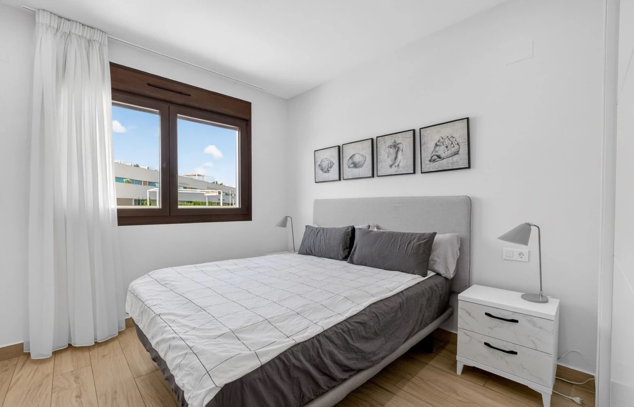 ÁTICO SEMINUEVO CON SOLÁRIUM DE 71 M², VISTAS A LAS SALINAS, PISCINA, GARAJE Y TRASTERO