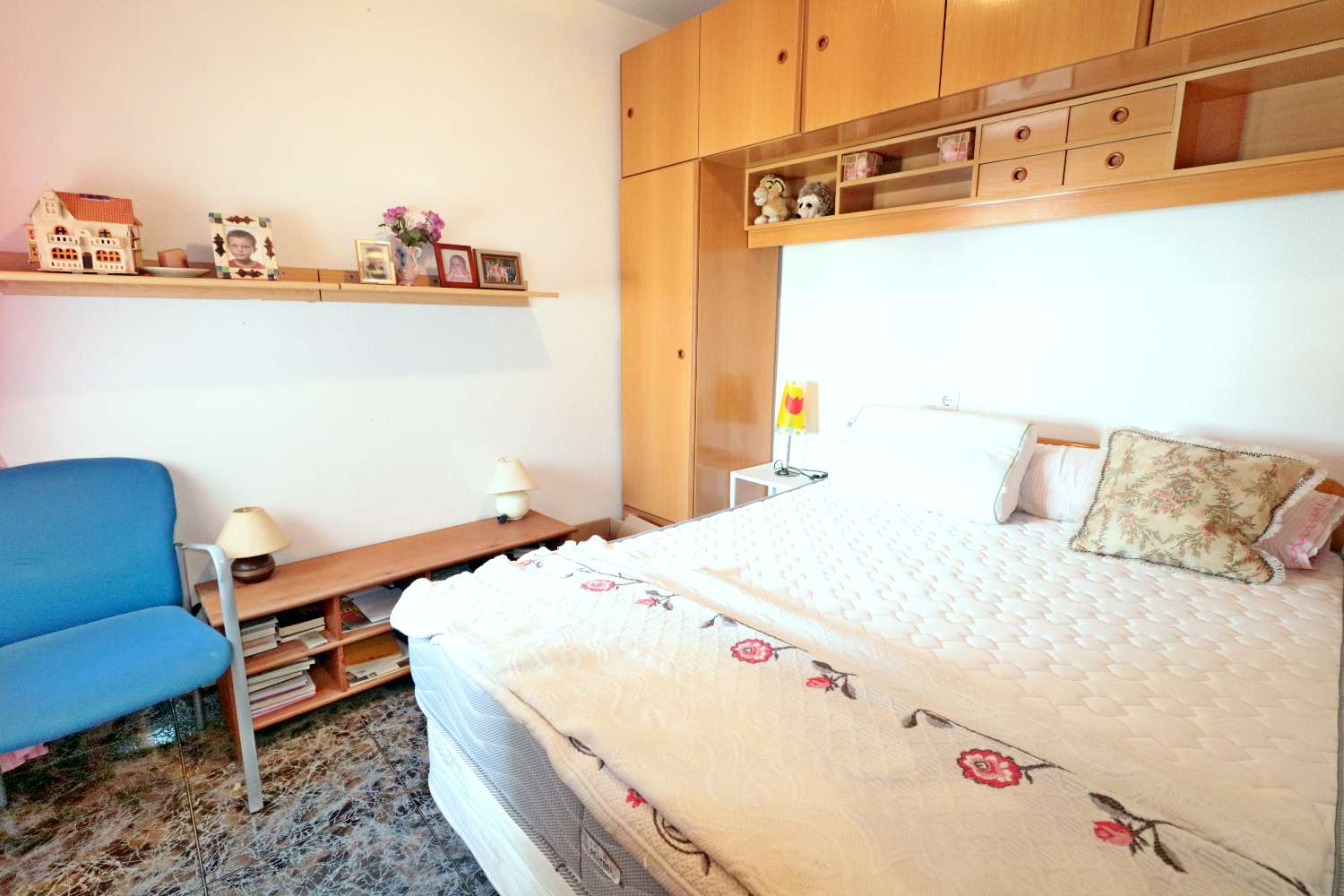 QUAD CON PISCINA PRIVADA, 4 DORMITORIOS, PARCELA DE 120 M² Y ORIENTACIÓN SUROESTE EN TORREVIEJA