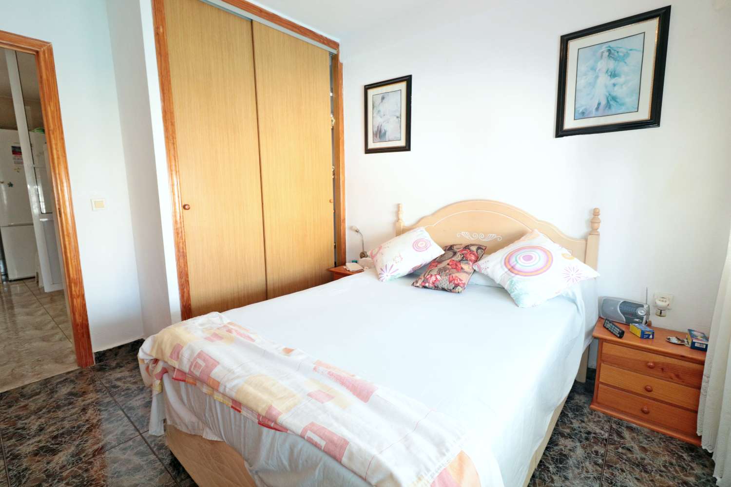 QUAD CON PISCINA PRIVADA, 4 DORMITORIOS, PARCELA DE 120 M² Y ORIENTACIÓN SUROESTE EN TORREVIEJA