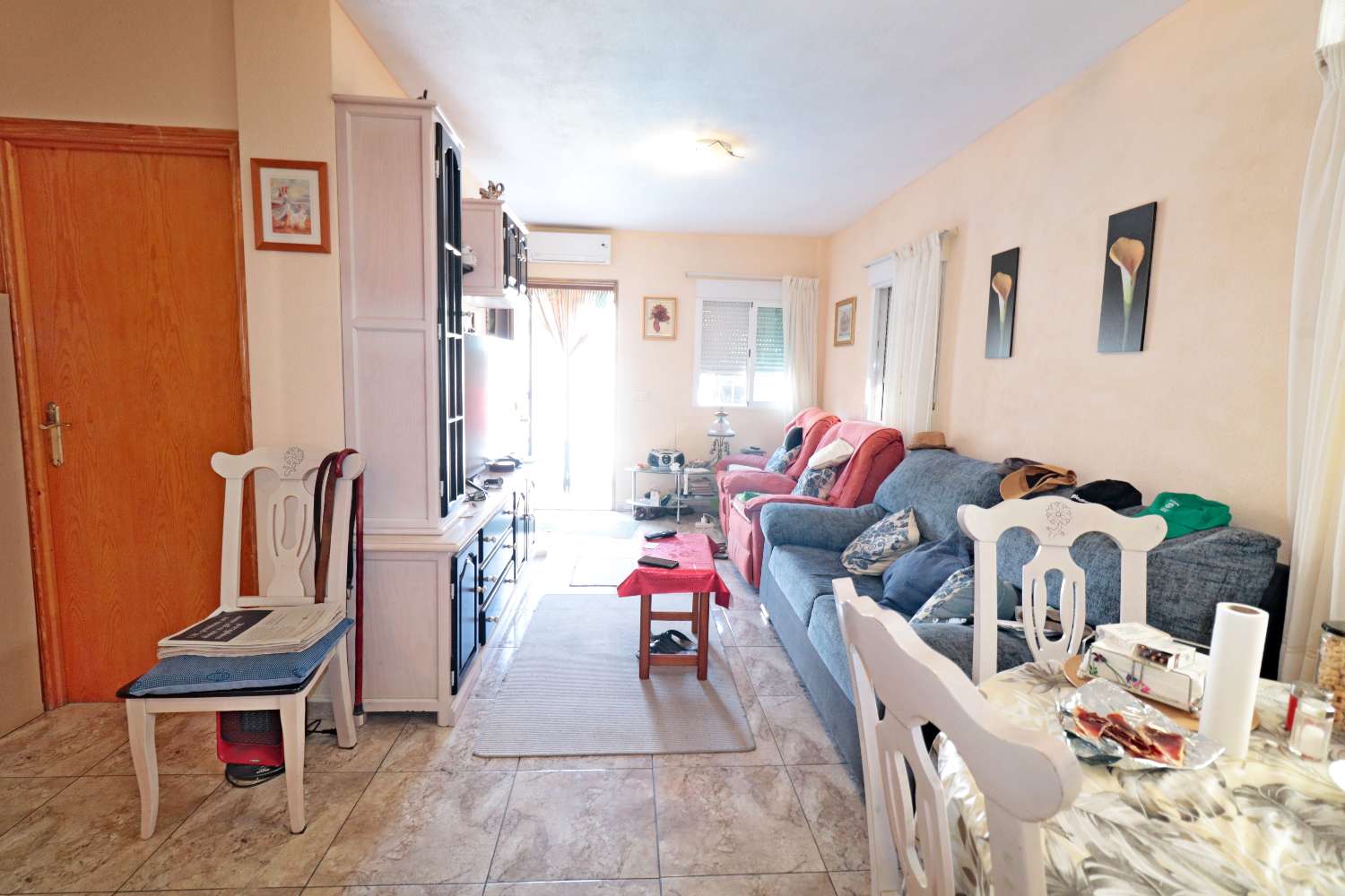 QUAD CON PISCINA PRIVADA, 4 DORMITORIOS, PARCELA DE 120 M² Y ORIENTACIÓN SUROESTE EN TORREVIEJA