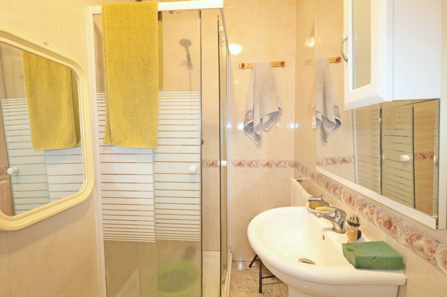 QUAD CON PISCINA PRIVADA, 4 DORMITORIOS, PARCELA DE 120 M² Y ORIENTACIÓN SUROESTE EN TORREVIEJA
