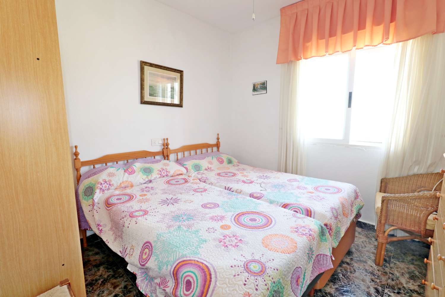 QUAD CON PISCINA PRIVADA, 4 DORMITORIOS, PARCELA DE 120 M² Y ORIENTACIÓN SUROESTE EN TORREVIEJA