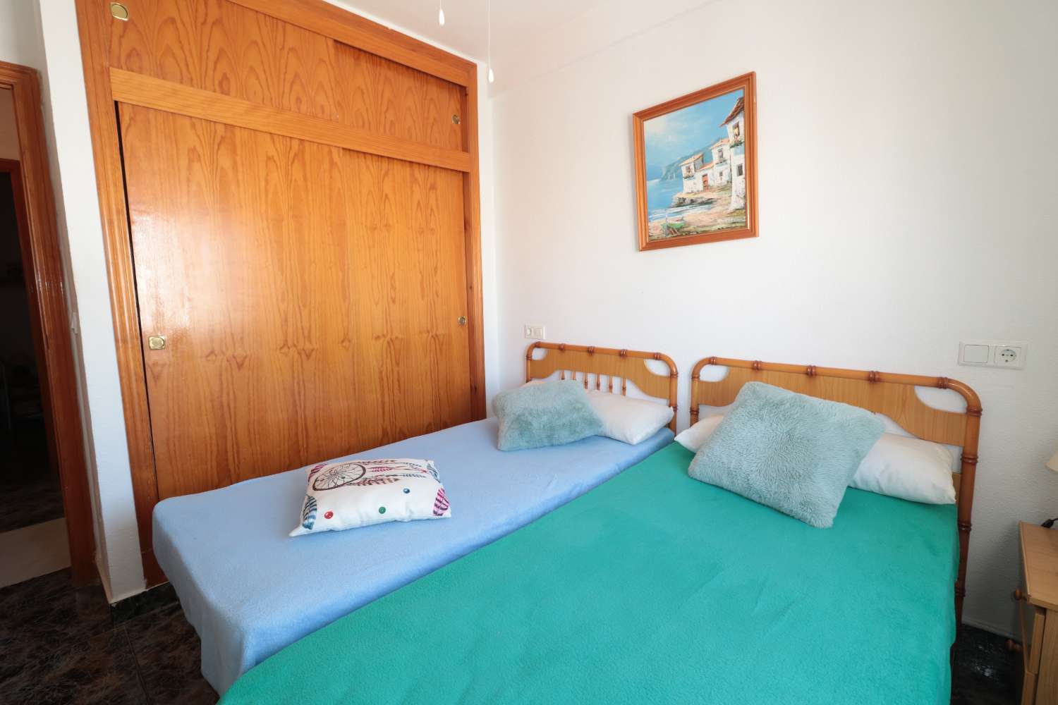 QUAD CON PISCINA PRIVADA, 4 DORMITORIOS, PARCELA DE 120 M² Y ORIENTACIÓN SUROESTE EN TORREVIEJA