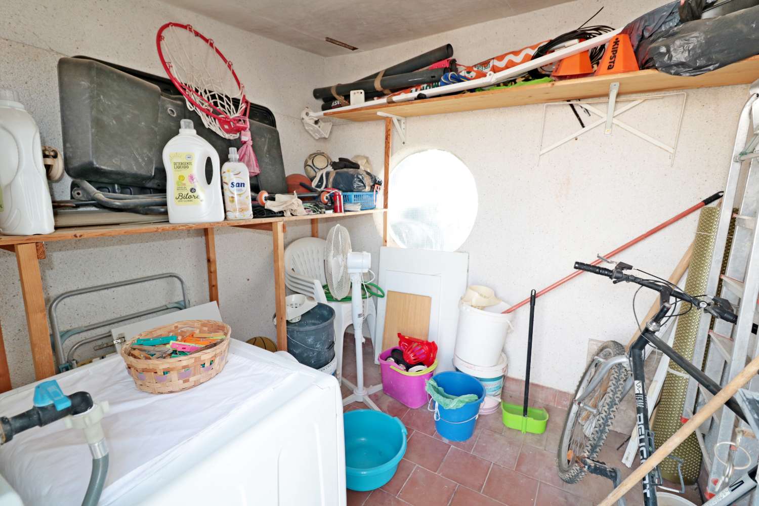 QUAD CON PISCINA PRIVADA, 4 DORMITORIOS, PARCELA DE 120 M² Y ORIENTACIÓN SUROESTE EN TORREVIEJA