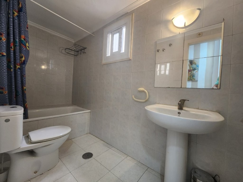 APARTAMENTO CON VISTAS LATERALES AL MAR, PISCINA Y TERRAZA A SOLO 300 METROS DE LA PLAYA DEL ACEQUIÓN