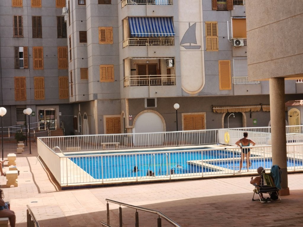 APARTAMENTO CON VISTAS LATERALES AL MAR, PISCINA Y TERRAZA A SOLO 300 METROS DE LA PLAYA DEL ACEQUIÓN