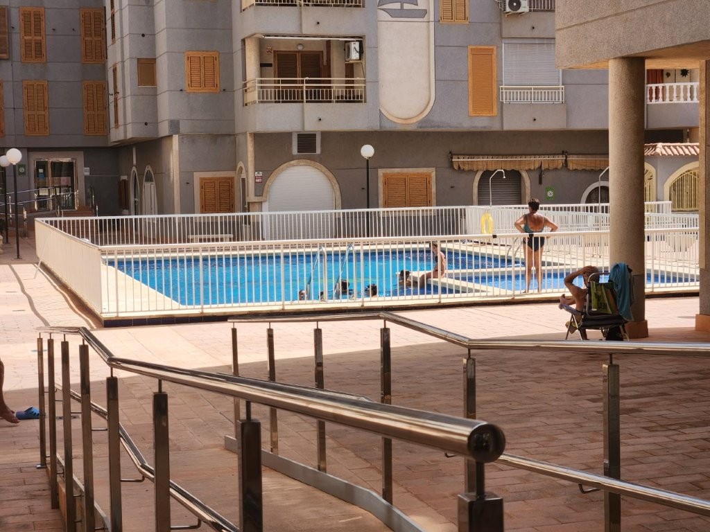 APARTAMENTO CON VISTAS LATERALES AL MAR, PISCINA Y TERRAZA A SOLO 300 METROS DE LA PLAYA DEL ACEQUIÓN