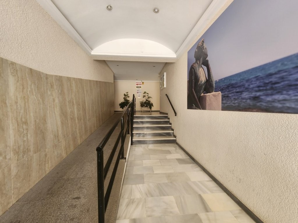 APARTAMENTO CON VISTAS LATERALES AL MAR, PISCINA Y TERRAZA A SOLO 300 METROS DE LA PLAYA DEL ACEQUIÓN
