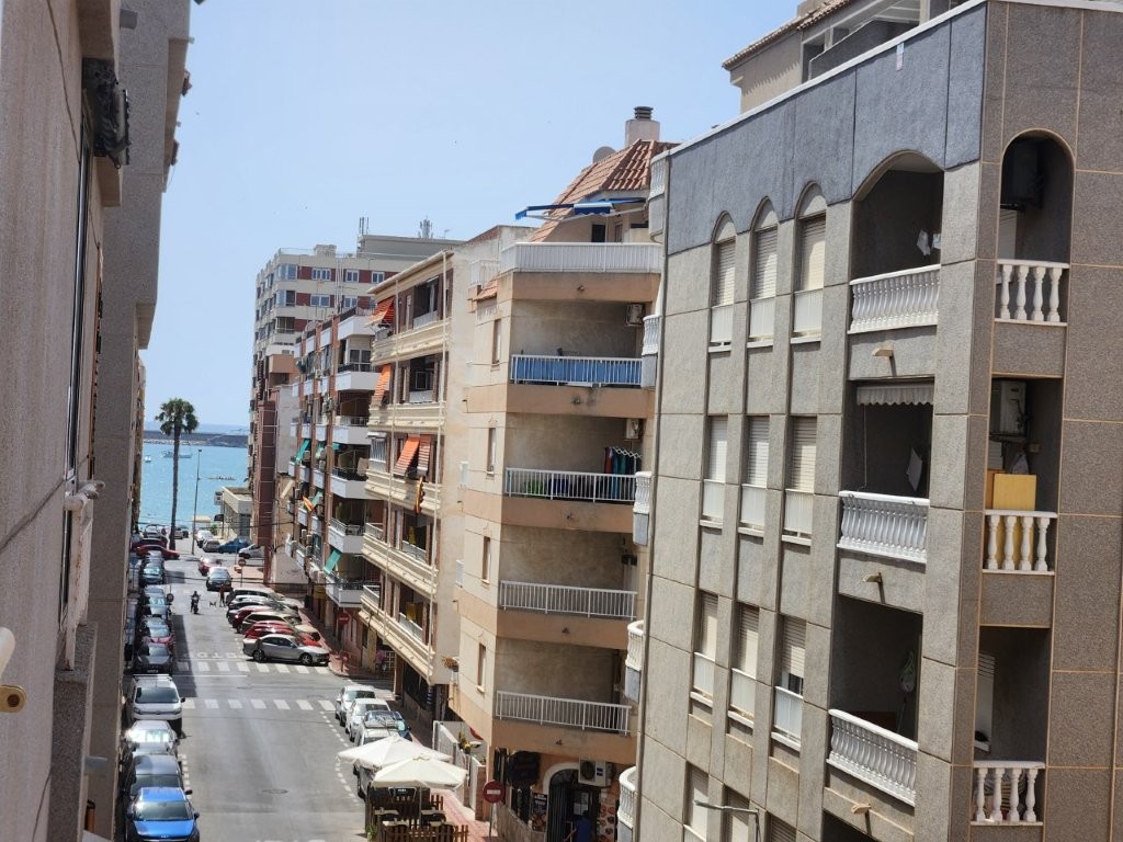 APARTAMENTO CON VISTAS LATERALES AL MAR, PISCINA Y TERRAZA A SOLO 300 METROS DE LA PLAYA DEL ACEQUIÓN
