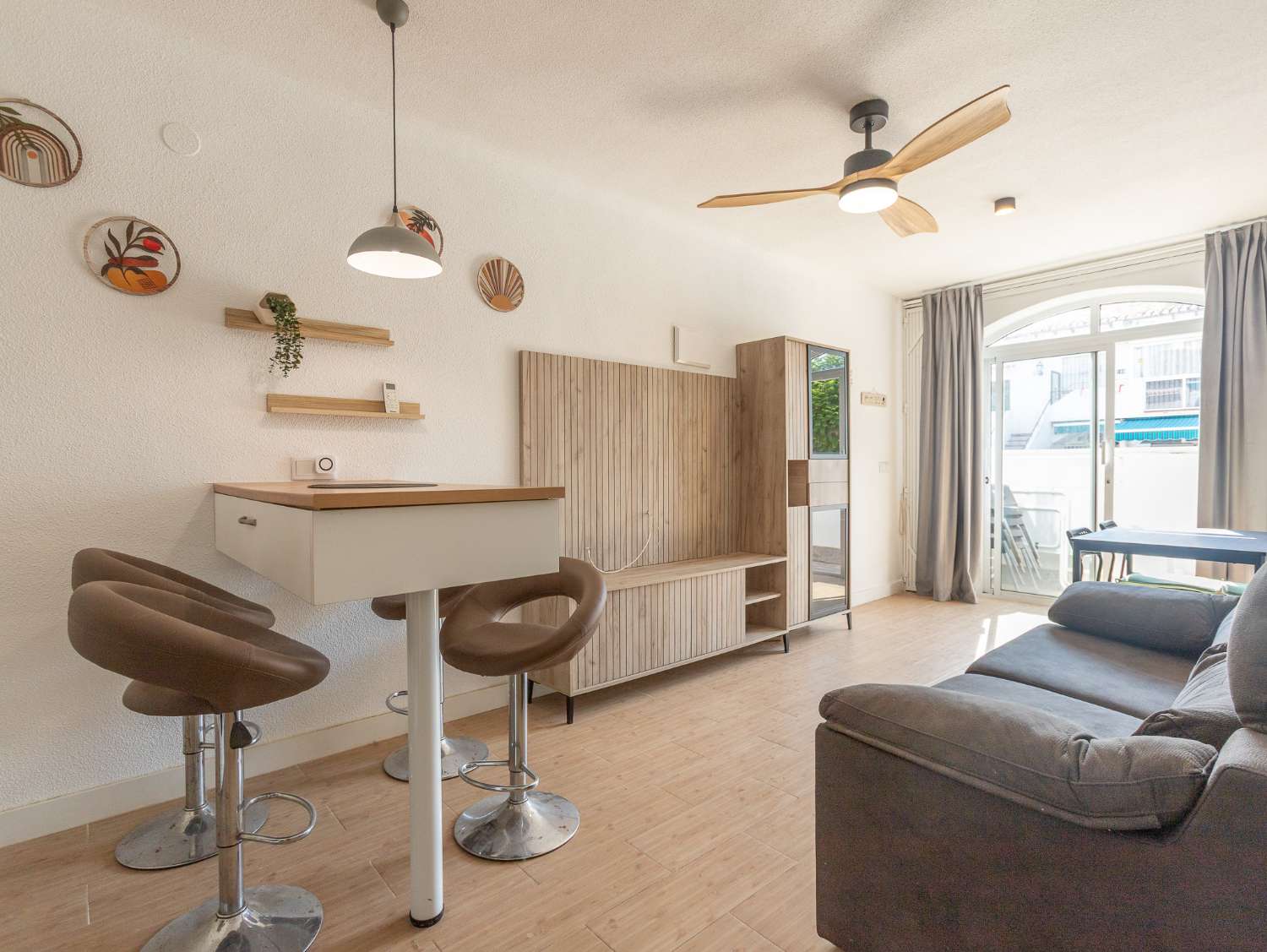 APARTAMENTO LISTO PARA ENTRAR A VIVIR EN LAGO JARDÍN CON PISCINA, TERRAZA Y EXCELENTE UBICACIÓN