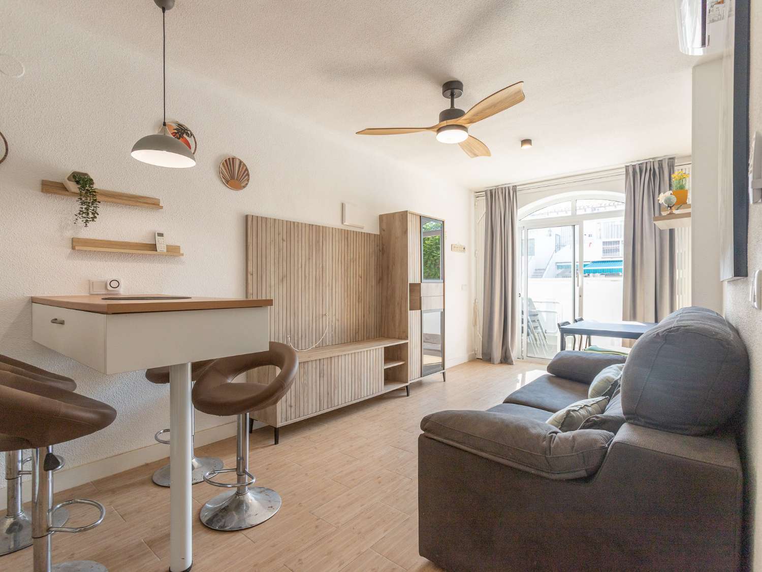 APARTAMENTO LISTO PARA ENTRAR A VIVIR EN LAGO JARDÍN CON PISCINA, TERRAZA Y EXCELENTE UBICACIÓN