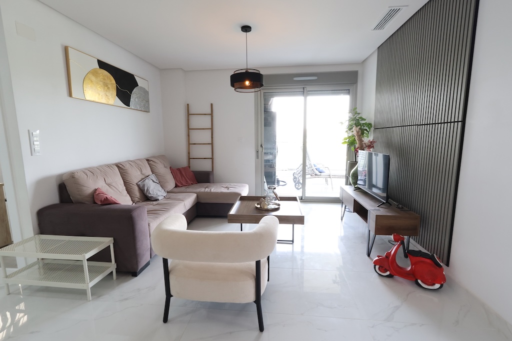 VILLAMARTÍN – APARTAMENTO DE LUJO CON 3 DORMITORIOS, TERRAZA ACRISTALADA, GARAJE, SPA, GIMNASIO Y A SOLO 2 KM DEL MAR
