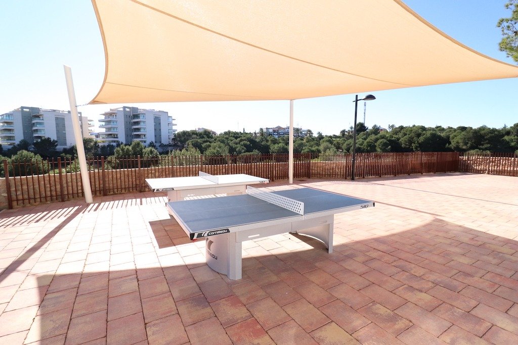 VILLAMARTÍN – APARTAMENTO DE LUJO CON 3 DORMITORIOS, TERRAZA ACRISTALADA, GARAJE, SPA, GIMNASIO Y A SOLO 2 KM DEL MAR