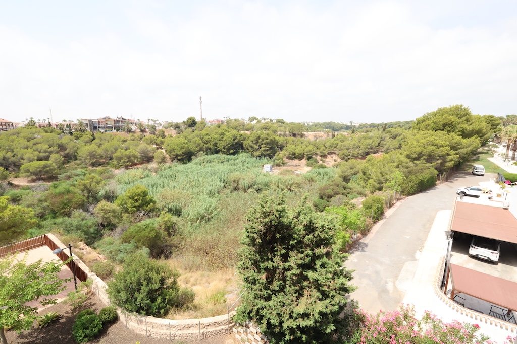 VILLAMARTÍN – APARTAMENTO DE LUJO CON 3 DORMITORIOS, TERRAZA ACRISTALADA, GARAJE, SPA, GIMNASIO Y A SOLO 2 KM DEL MAR