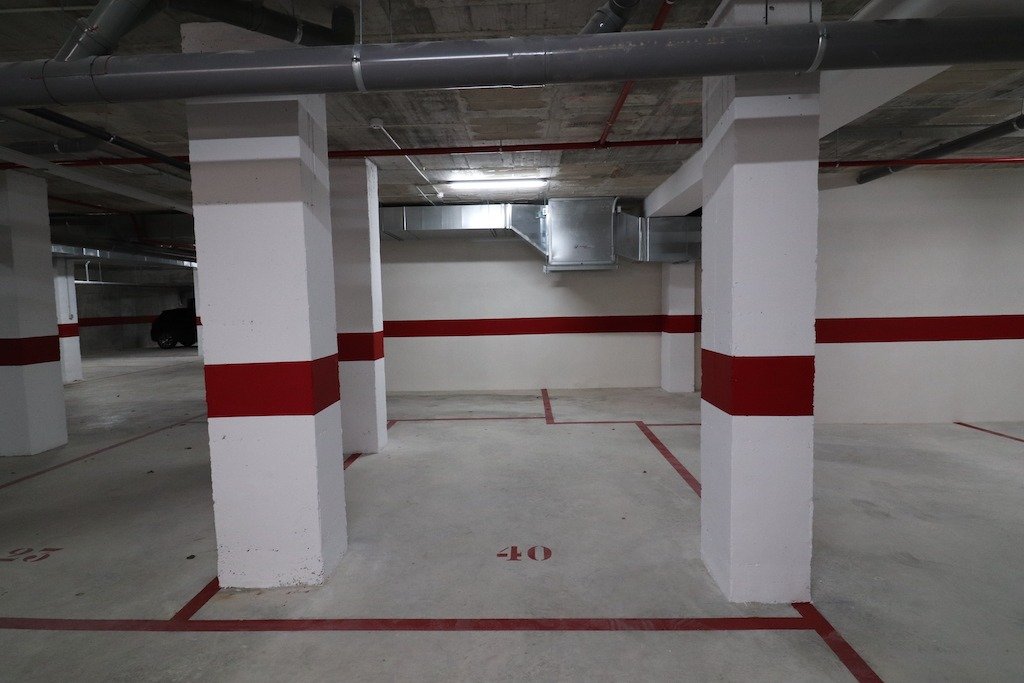 VILLAMARTÍN – APARTAMENTO DE LUJO CON 3 DORMITORIOS, TERRAZA ACRISTALADA, GARAJE, SPA, GIMNASIO Y A SOLO 2 KM DEL MAR