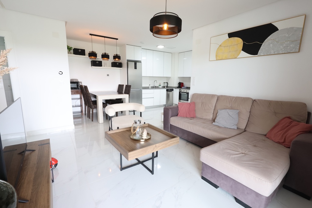 VILLAMARTÍN – APARTAMENTO DE LUJO CON 3 DORMITORIOS, TERRAZA ACRISTALADA, GARAJE, SPA, GIMNASIO Y A SOLO 2 KM DEL MAR
