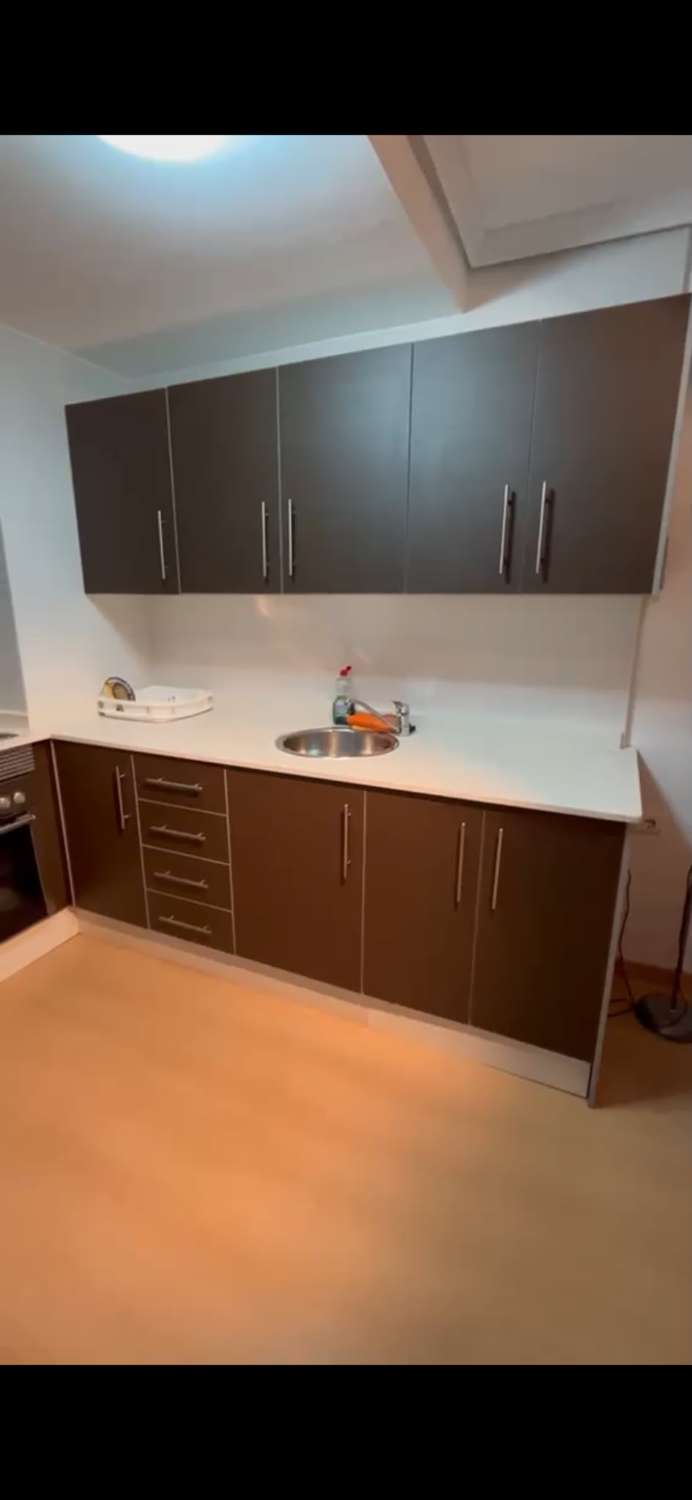 ÁTICO CON SOLÁRIUM PRIVADO, PISCINA COMUNITARIA, GARAJE Y TRASTERO A 1 KM DEL MAR EN NUEVA TORREVIEJA
