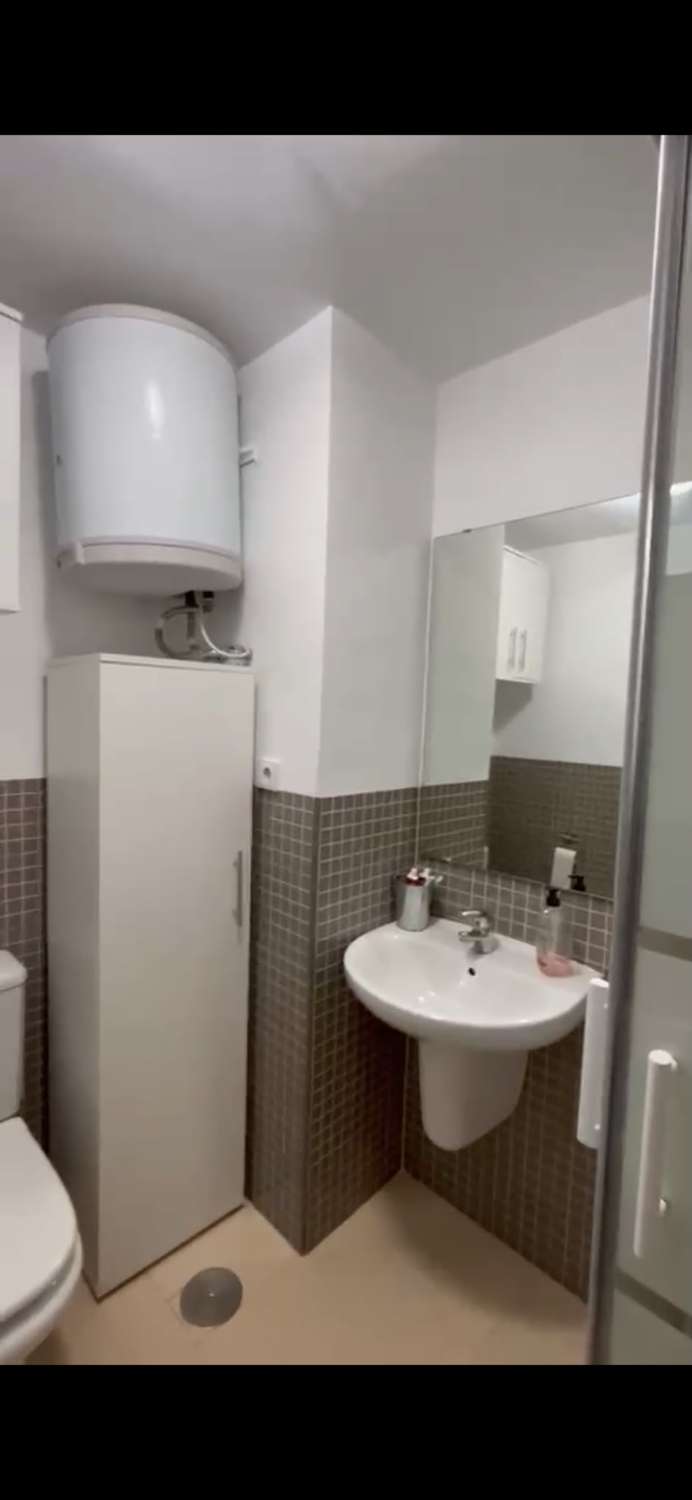 ÁTICO CON SOLÁRIUM PRIVADO, PISCINA COMUNITARIA, GARAJE Y TRASTERO A 1 KM DEL MAR EN NUEVA TORREVIEJA