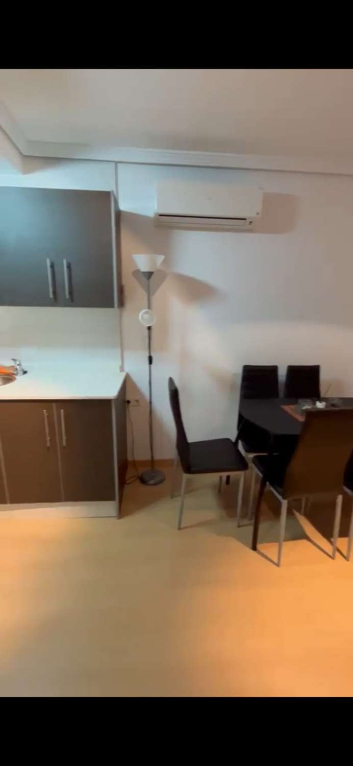 ÁTICO CON SOLÁRIUM PRIVADO, PISCINA COMUNITARIA, GARAJE Y TRASTERO A 1 KM DEL MAR EN NUEVA TORREVIEJA