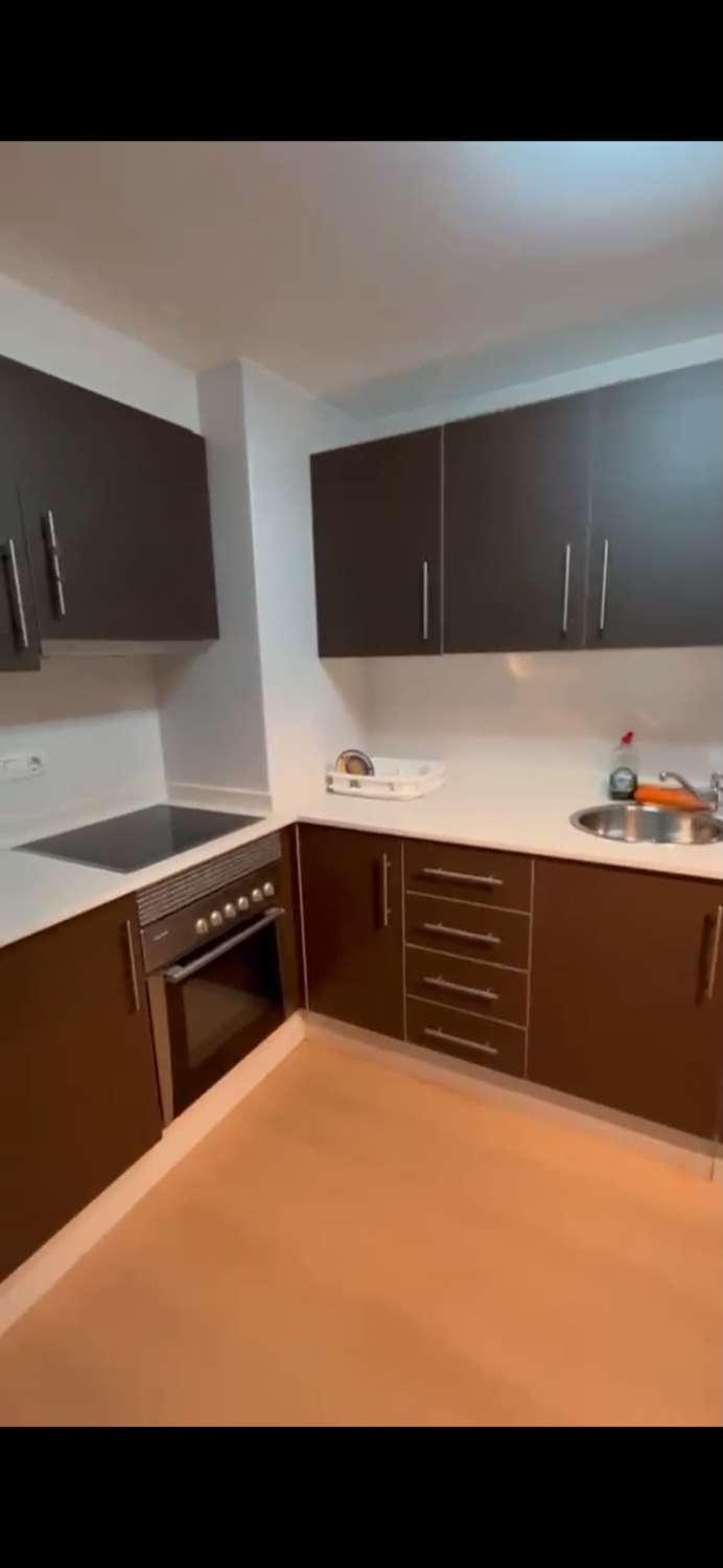ÁTICO CON SOLÁRIUM PRIVADO, PISCINA COMUNITARIA, GARAJE Y TRASTERO A 1 KM DEL MAR EN NUEVA TORREVIEJA