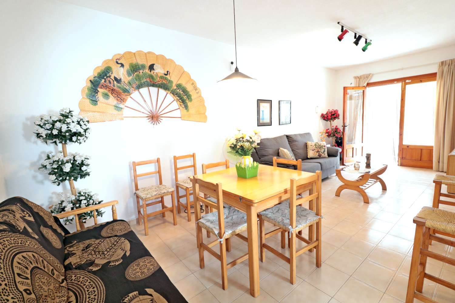 BUNGALOW DE 3 DORMITORIOS CON AMPLIA TERRAZA A 50 METROS DEL MAR EN EL ACEQUIÓN – LOS NÁUFRAGOS