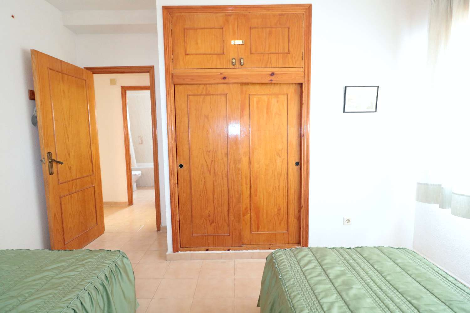 BUNGALOW DE 3 DORMITORIOS CON AMPLIA TERRAZA A 50 METROS DEL MAR EN EL ACEQUIÓN – LOS NÁUFRAGOS