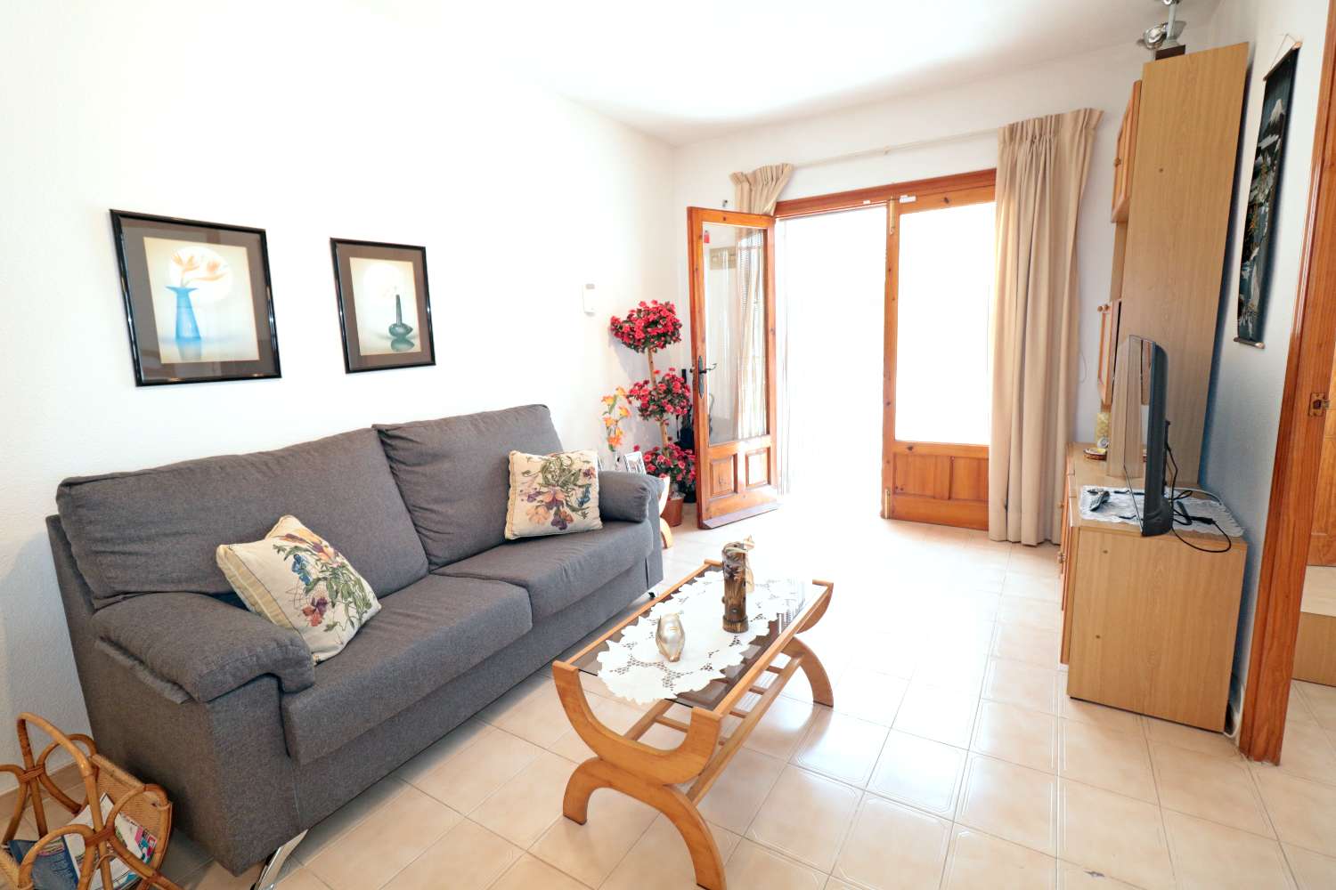 BUNGALOW DE 3 DORMITORIOS CON AMPLIA TERRAZA A 50 METROS DEL MAR EN EL ACEQUIÓN – LOS NÁUFRAGOS