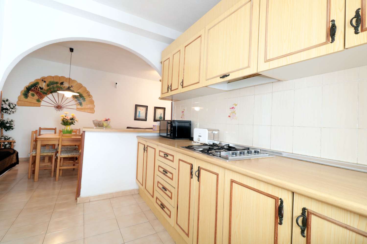 BUNGALOW DE 3 DORMITORIOS CON AMPLIA TERRAZA A 50 METROS DEL MAR EN EL ACEQUIÓN – LOS NÁUFRAGOS