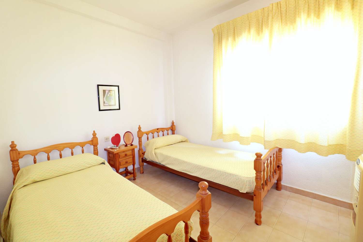 BUNGALOW DE 3 DORMITORIOS CON AMPLIA TERRAZA A 50 METROS DEL MAR EN EL ACEQUIÓN – LOS NÁUFRAGOS