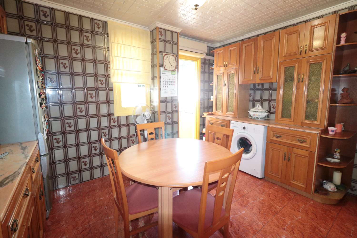 APARTAMENTO DE 3 DORMITORIOS JUNTO AL PUERTO DE TORREVIEJA, VISTAS LATERALES AL MAR Y EXCELENTE UBICACIÓN