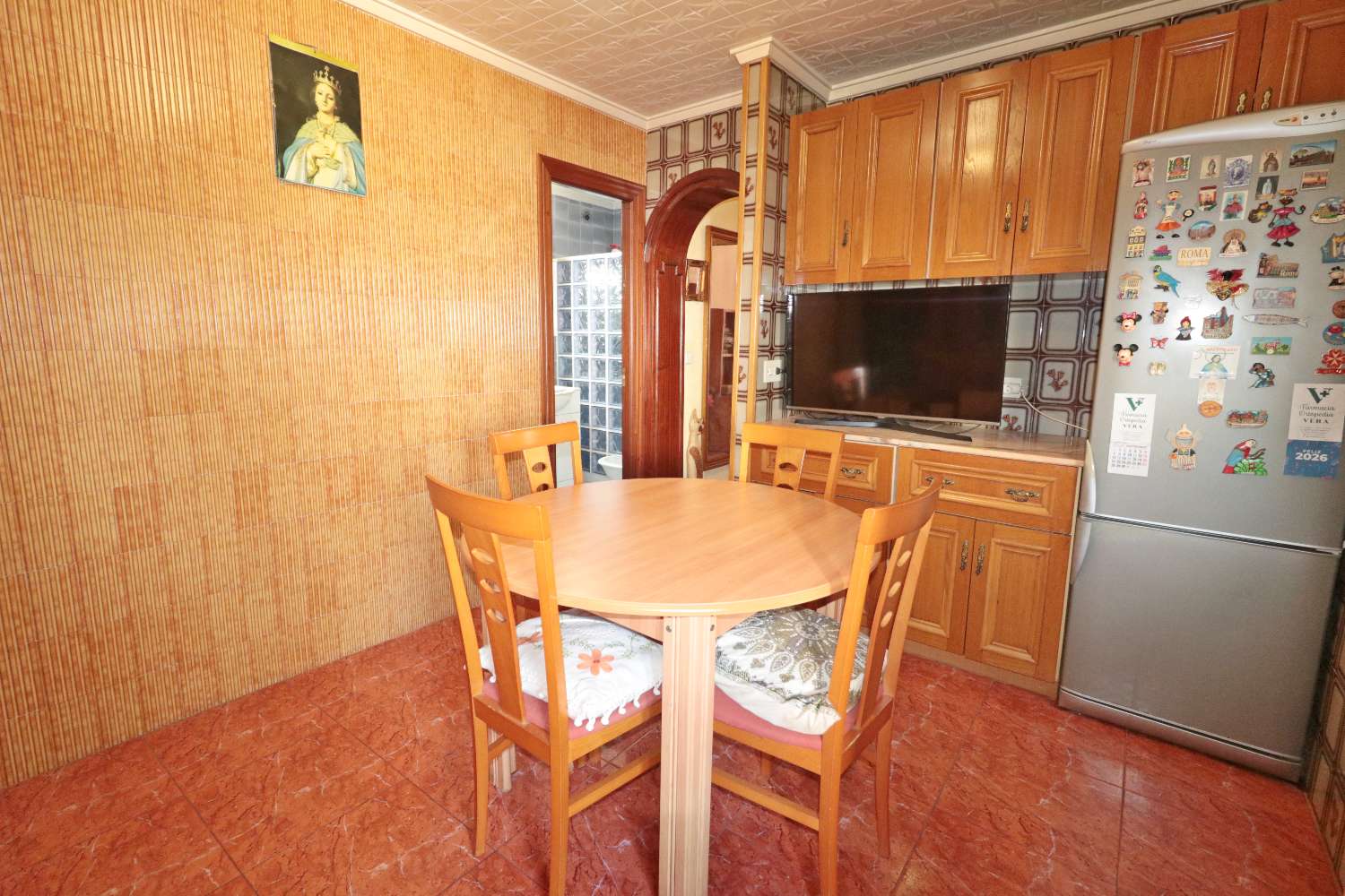 APARTAMENTO DE 3 DORMITORIOS JUNTO AL PUERTO DE TORREVIEJA, VISTAS LATERALES AL MAR Y EXCELENTE UBICACIÓN