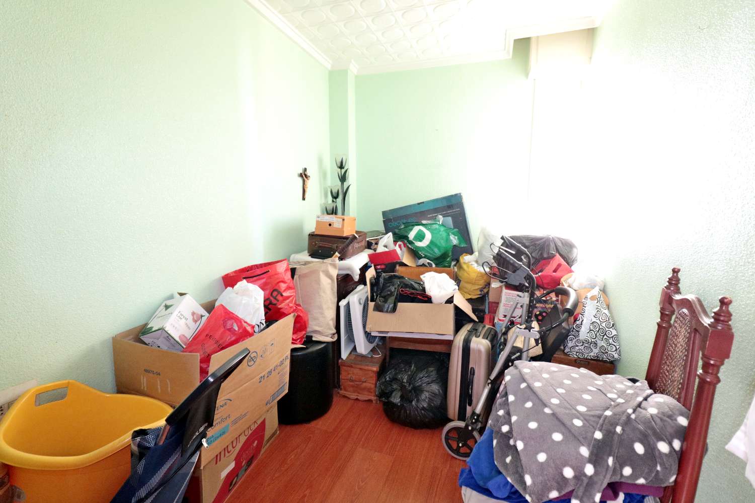 APARTAMENTO DE 3 DORMITORIOS JUNTO AL PUERTO DE TORREVIEJA, VISTAS LATERALES AL MAR Y EXCELENTE UBICACIÓN