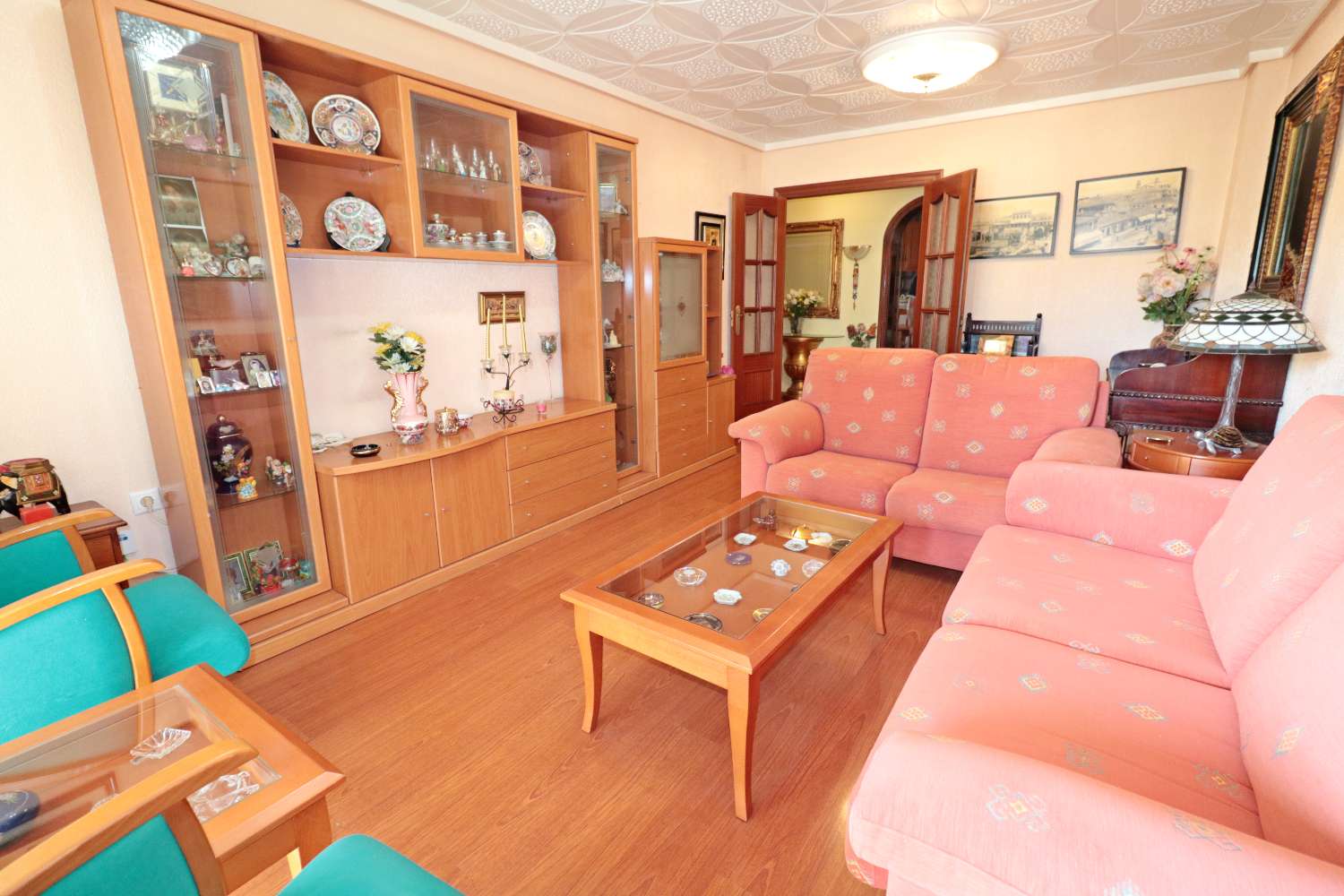 APARTAMENTO DE 3 DORMITORIOS JUNTO AL PUERTO DE TORREVIEJA, VISTAS LATERALES AL MAR Y EXCELENTE UBICACIÓN