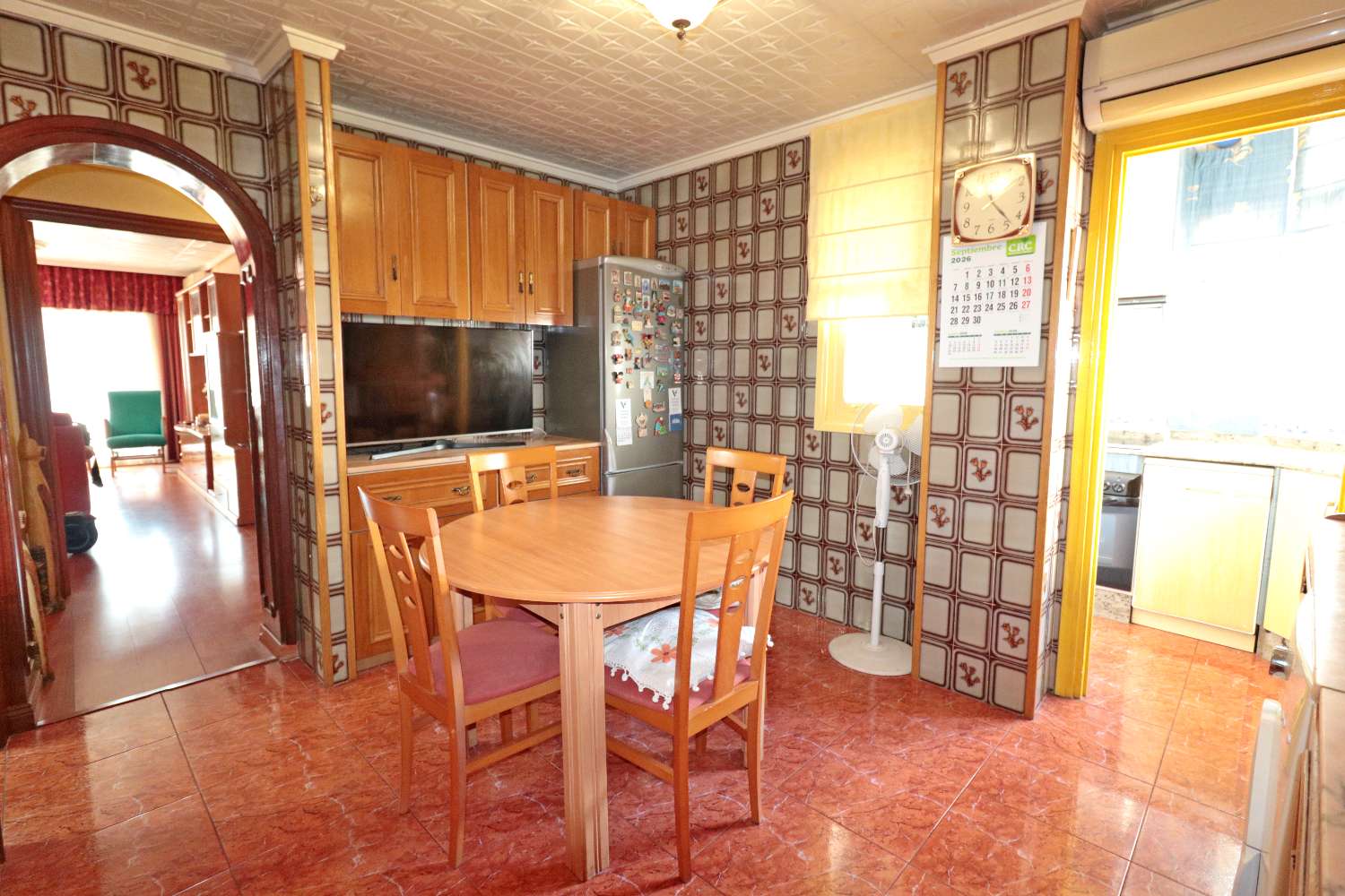 APARTAMENTO DE 3 DORMITORIOS JUNTO AL PUERTO DE TORREVIEJA, VISTAS LATERALES AL MAR Y EXCELENTE UBICACIÓN