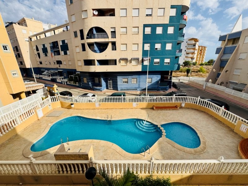 APARTAMENTO IMPECABLE A 200 METROS DE LA PLAYA EN LA MATA CON AMPLIO TRASTERO