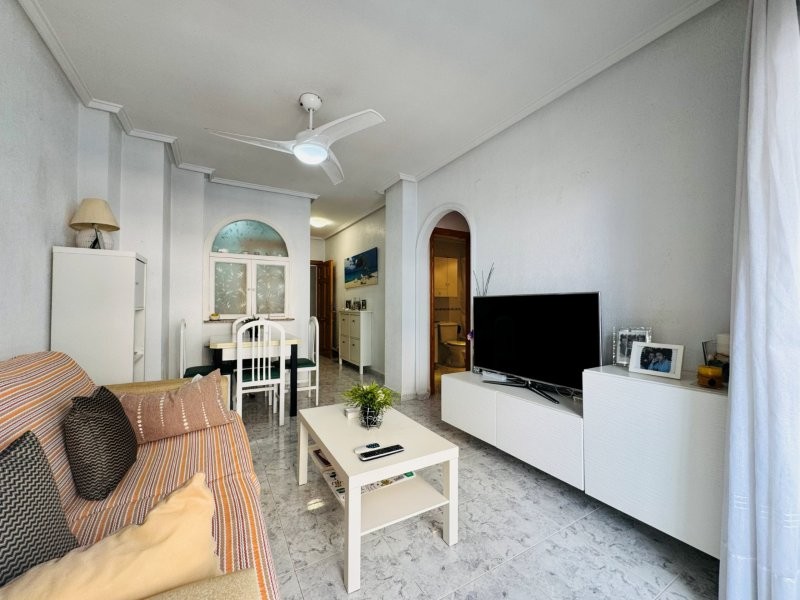 APARTAMENTO IMPECABLE A 200 METROS DE LA PLAYA EN LA MATA CON AMPLIO TRASTERO