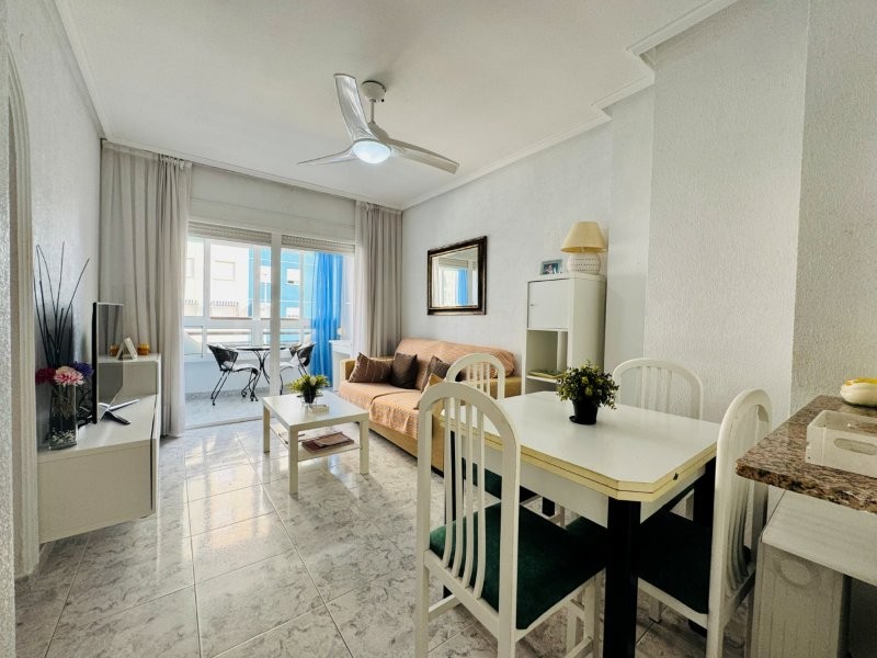 APARTAMENTO IMPECABLE A 200 METROS DE LA PLAYA EN LA MATA CON AMPLIO TRASTERO