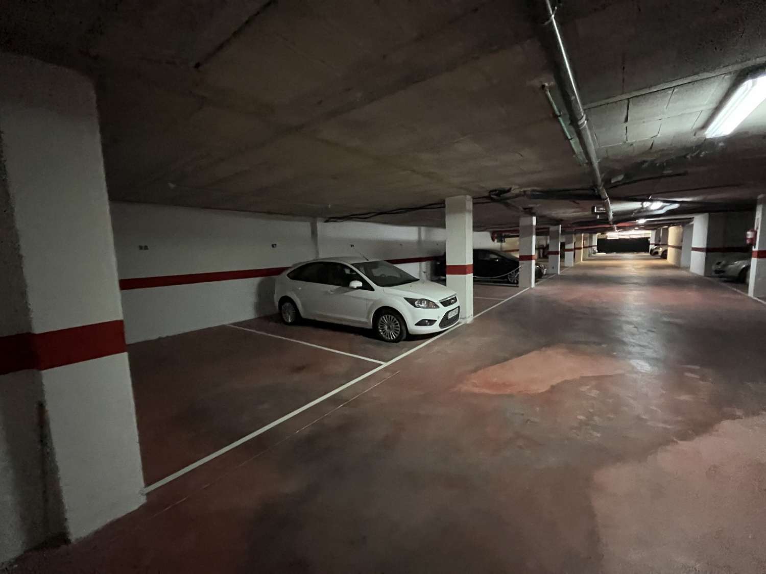 KOLMEN MAKUUHUONEEN ASUNTO TURISTILUPALLA, AUTOTALLI JA UIMA-ALLAS CAMPOAMORISSA