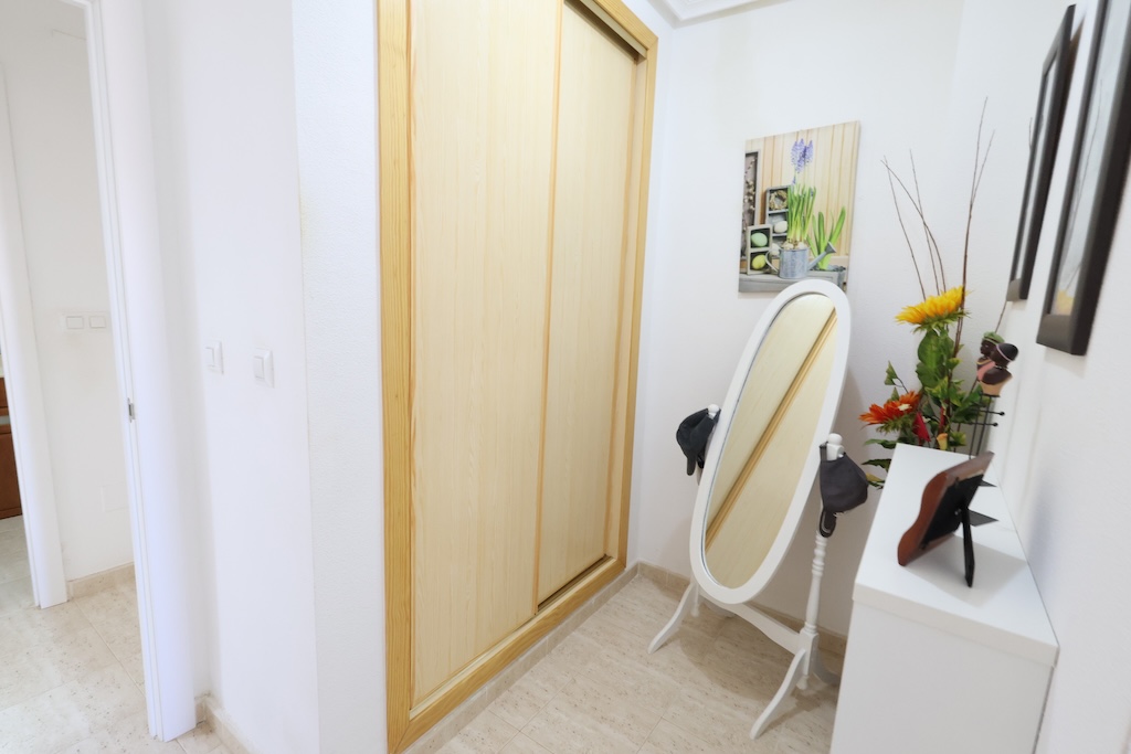 ALAKERRAN BUNGALOW, JOSSA ON SUURI TERASSI, PUUTARHA, GRILLI JA UIMA-ALLAS, ZENIA MAR III:SSA